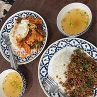 เล็กใหญ่ ก๋วยเตี๋ยวต้มยำโบราณ บรรทัดทอง