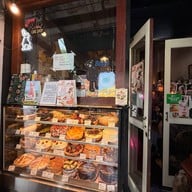 หน้าร้าน A Pink Rabbit + Bob ท่าเตียน