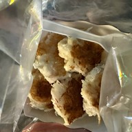 ขนมเบื้องแม่บุญรอด (หน้า ญ.ว)