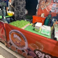 ขนมเบื้องแม่บุญรอด (หน้า ญ.ว)