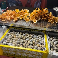 ขนมเบื้องแม่บุญรอด (หน้า ญ.ว)