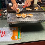 ขนมเบื้องแม่บุญรอด (หน้า ญ.ว)