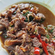 กระเพราเนื้อ อาหารตามสั่ง ปิ้งย่าง-ริมกวงคอลาบ