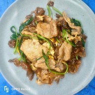 ราดหน้ายอดผัก 5แยกลำกะโหลก