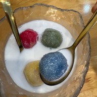 มารีย์ บัวลอยไส้ทะลัก แยกไฟแดงอุดม