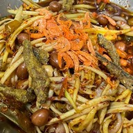 ยำ คอนโด