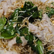 เมนูของร้าน โย่ง ราดหน้าหมูอึ๋ม เจ้าเก่า เจ้าเดียว