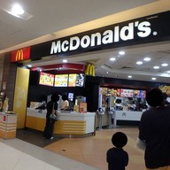 หน้าร้าน McDonald's ซีคอน สแควร์ 1