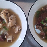 ก๋วยจั๊บญวน&เกาเหลาเลือดหมู แม่แอ๊ป