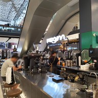 บรรยากาศ PIROM Specialty Bar centralwOrld