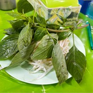 เมืองกรุง ก๋วยเตี๋ยวไก่มะระ วังหิน