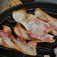 ร้านอาหารปิ้งย่างเหอ นวลจันทร์36  -