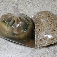 เมนูของร้าน โย่ง ราดหน้าหมูอึ๋ม เจ้าเก่า เจ้าเดียว