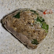 เมนูของร้าน โย่ง ราดหน้าหมูอึ๋ม เจ้าเก่า เจ้าเดียว