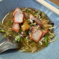 ก๋วยเตี๋ยวสุโขทัยแม่บุญรอด สาขาโชคชัย4