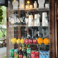 ดอกไม้ ประตู แจกัน วิลเลจ