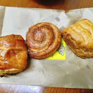 เมนูของร้าน The Croissant Corner Or Tor Kor Market