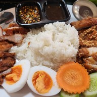 เมนูของร้าน ต้มเลือดหมู ก๋วยจั้บนาทอง