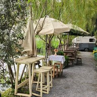 ดอกไม้ ประตู แจกัน วิลเลจ