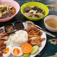 เมนูของร้าน ต้มเลือดหมู ก๋วยจั้บนาทอง