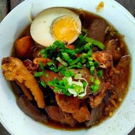 ผัดกระเพราโลโซ+ก๋วยจั๊บน้ำข้นตีนไก่ มี่