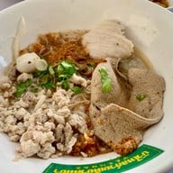 บัวไหลก๋วยเตี๋ยวต้มยำ สาขาหลักเทพรักษ์-วัชรพล