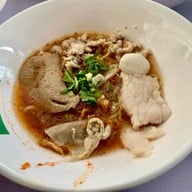 บัวไหลก๋วยเตี๋ยวต้มยำ สาขาหลักเทพรักษ์-วัชรพล