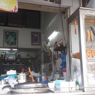 หน้าร้าน ย่งเส็งเจริญ ถนนโพธิ์กลาง