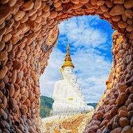 วัดพระธาตุผาซ่อนแก้ว