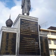 พระบรมราชานุสาวรีย์สมเด็จพระนารายณ์มหาราช นครราชสีมา