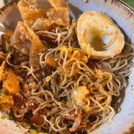 🍜 บะหมี่แห้ง ดันดัน เกี๊ยวสด พญาไท