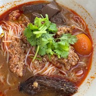ก๋วยเตี๋ยวข้างบ้าน ติวานนท์ 3 แยก 10