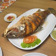 วารีธารา บรรทัดทอง อาหารทะเลพื้นบ้าน วารีธารา