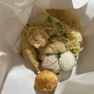 ก๋วยเตี๋ยวแคะ สุชาดา(จู)วรจักร (คลองถม) คลองถม