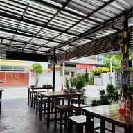 ก๋วยเตี๋ยวข้างบ้าน ติวานนท์ 3 แยก 10