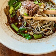 ป.ประทีป ก๋วยเตี๋ยวเรือ สาขาสำเพ็งเมืองคอน ลานนายหัว (ตรงข้ามสำเพ็งเมืองคอน)