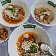 บัวไหลก๋วยเตี๋ยวต้มยำ สาขาหลักเทพรักษ์-วัชรพล