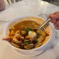 เหลาเหลา อารีย์