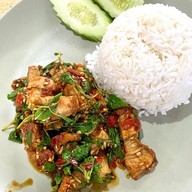 พี่อุ๊..อาหารตามสั่ง @ศูนย์อาหารราชดำเนิน -