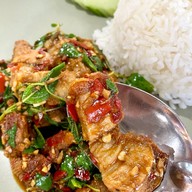 พี่อุ๊..อาหารตามสั่ง @ศูนย์อาหารราชดำเนิน -