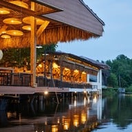 เรือนชายน้ำ  cafe&restaurant