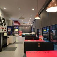 บรรยากาศ KFC คาลเท็กซ์กิ่งแก้ว