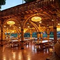 เรือนชายน้ำ  cafe&restaurant