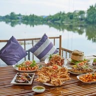เรือนชายน้ำ  cafe&restaurant