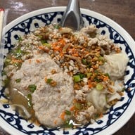 เมนูของร้าน เล็กใหญ่ ก๋วยเตี๋ยวต้มยำโบราณ บรรทัดทอง