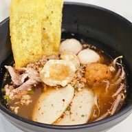 เมนูของร้าน A JUNG Fish Ball • อจัง ฟิชบอล (ชื่อเดิม สอาด ลูกชิ้นปลา) ถนนบรมราชนนี