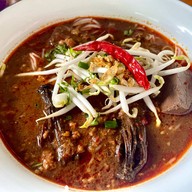 เมนูของร้าน เสน่ห์เหนือ [ข้าวซอย ขนมจีนน้ำเงี้ยว ก๋วยเตี๋ยวเนื้อตุ๋น ไก่ตุ๋น ตามสั่ง]