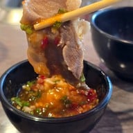 อิเจ้แจ่วฮ้อน แอนด์ ชาบู สีลม