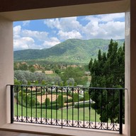 ทาวสแควร์ สวีท บาย ทอสกานา วัลเล่