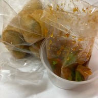เมนูของร้าน ปอเปี๊ยะทอด เต้าหู้ทอด ตลาดบ้านสวน